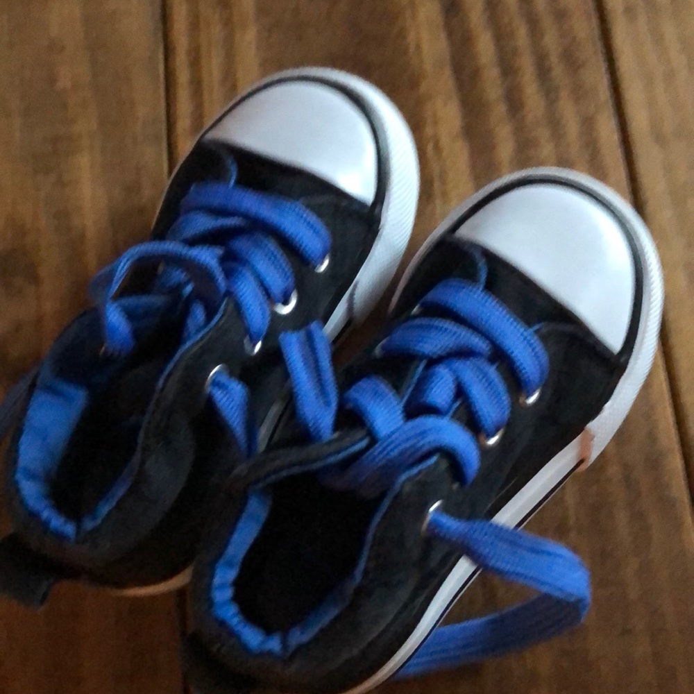 Toddler shoes size 6